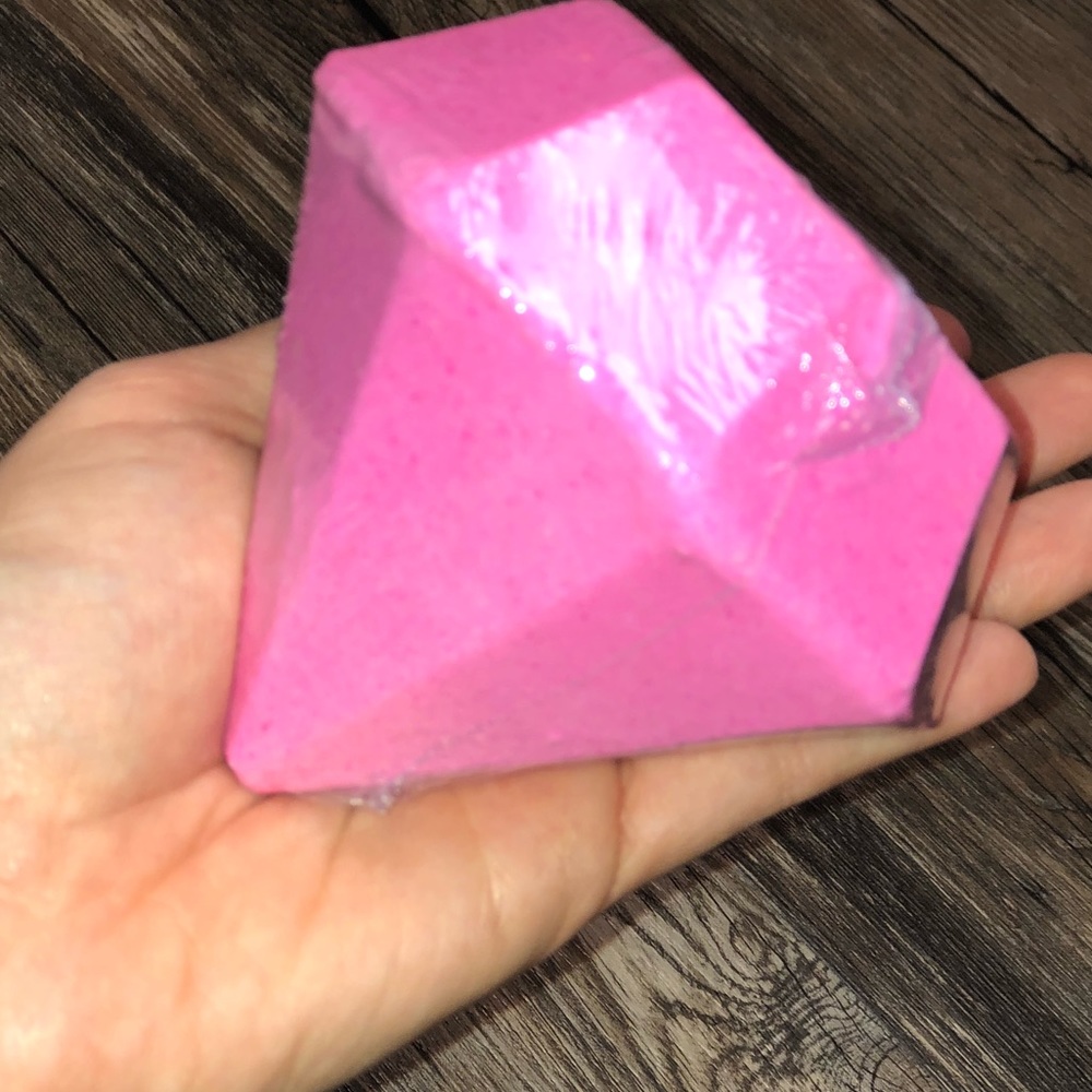 ♥️SOLD🖤💎 Diamond Shaped Bath Bombs 🛀